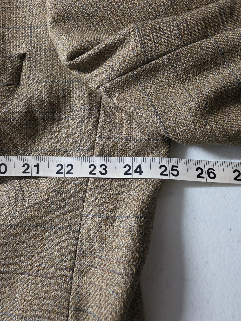 52%silk 48%wool classic brown sport coat featuring a windowpane plaid pattern